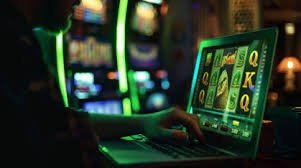 Aplikasi indah4d di layar ponsel menampilkan meja kasino langsung blackjack